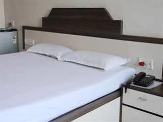 Mahābaleshwar Hotel Madhuban מראה חיצוני תמונה